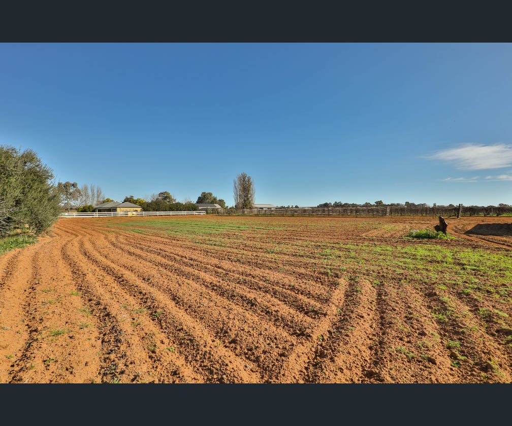 IRYMPLE Lot 2, 1227 Karadoc Avenue Gordon Agencies